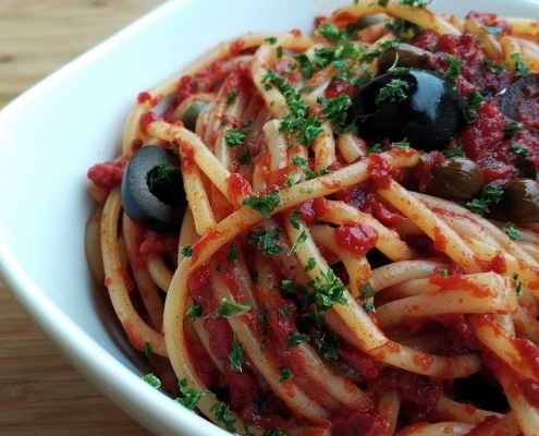 BUCATINI ALLA PUTTANESCA